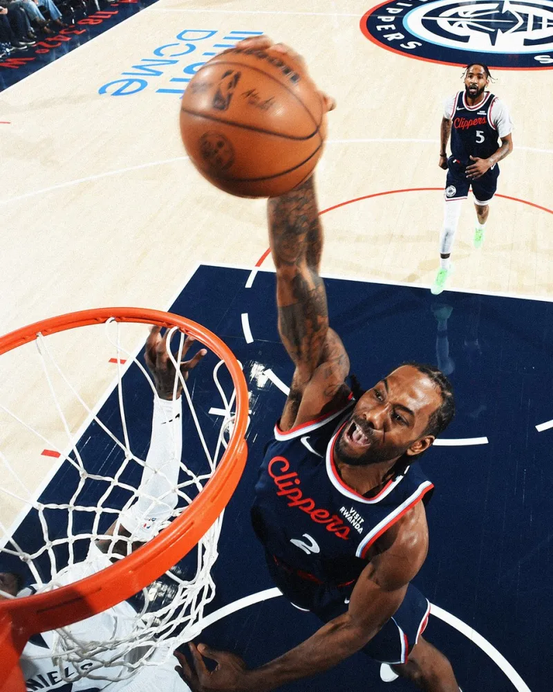 华体会真人娱乐官网-战神卡归位！快船官方晒伦纳德今日的扣篮照与球迷分享