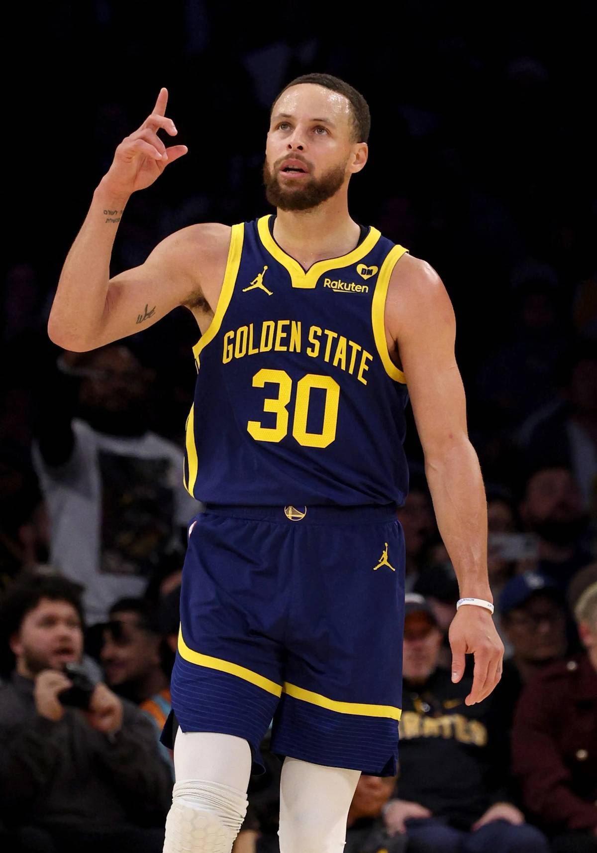 华体会真人娱乐官网-伤病不断！库里17个赛季仅得26493分，他的职业生涯还能拿3万分吗