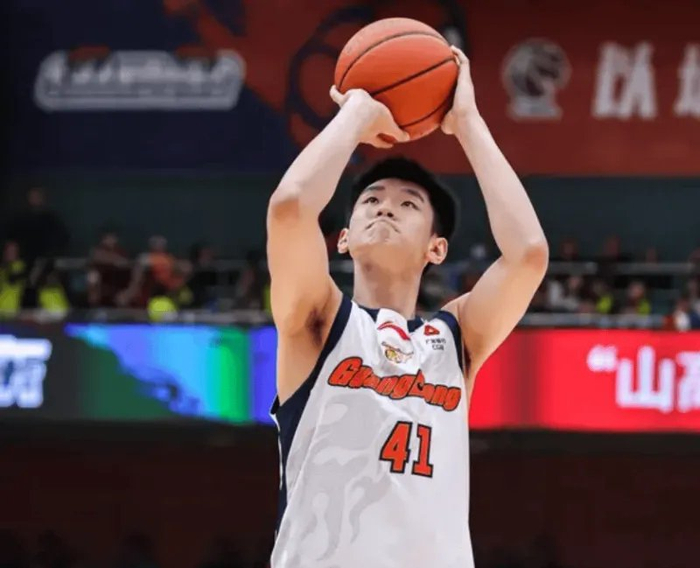 华体会真人娱乐平台-广东逆转青岛！王洪泽大爆发，麦考尔43分强势救主，三少折返跑！|青岛市|加时赛|徐杰|比赛|王少杰_新浪体育_新浪新闻