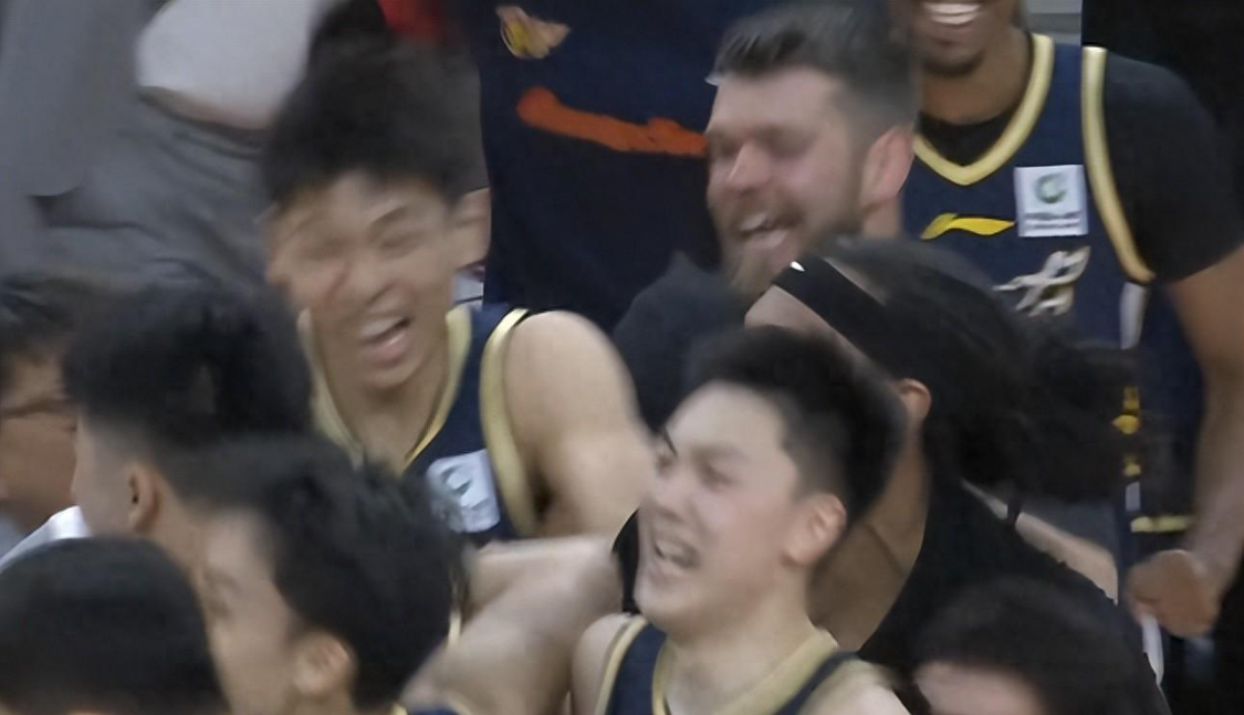 华体会官网-广东绝境绝杀北京！张皓嘉致命三分定输赢，许利民赛前狂言被打脸